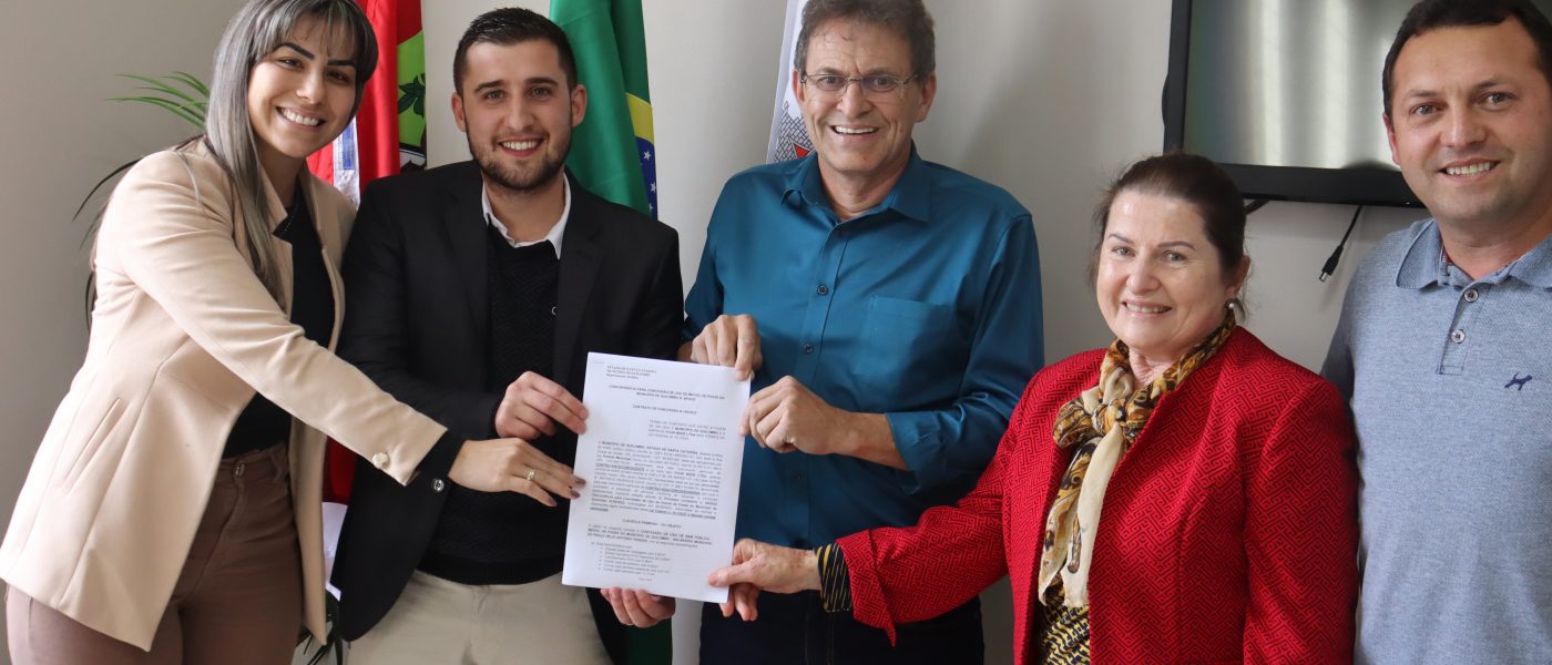Prefeito de Quilombo assina termo de concessão do novo Balneário.