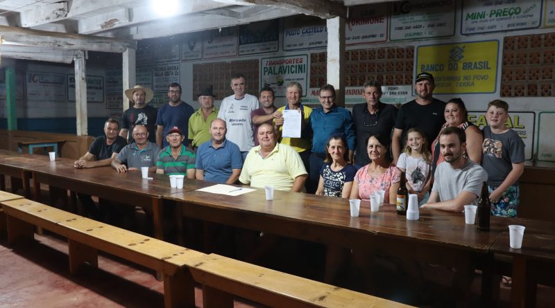 Prefeitura entrega Distribuidor de Calcário para a comunidade de Linha Sachet