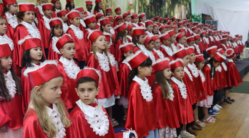 Formatura da pré-escola: Uma nova jornada começa para 143 pequenos estudantes!